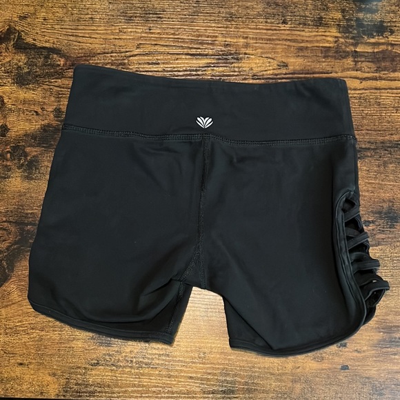 Exercise shorts - Picture 2 of 4